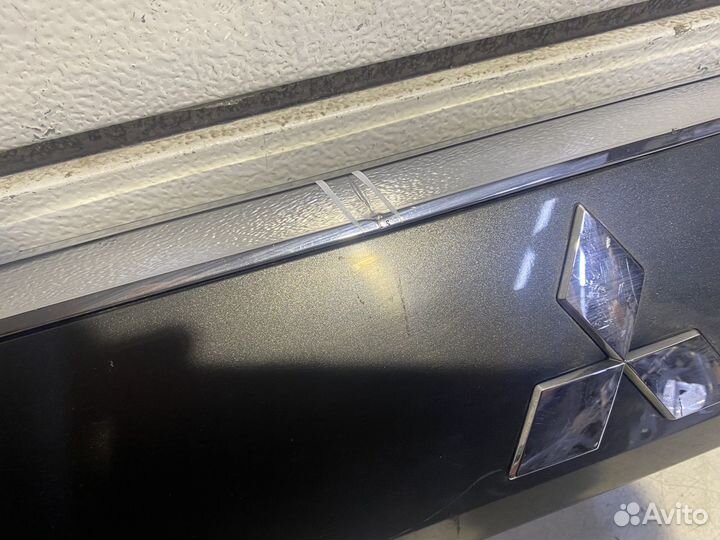 Mitsubishi Outlander 3 с 2015 - Накладка двери баг