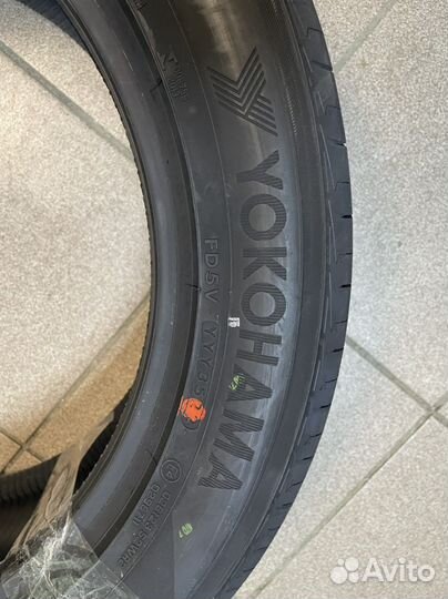 Yokohama Advan dB V552 235/50 R18 97W