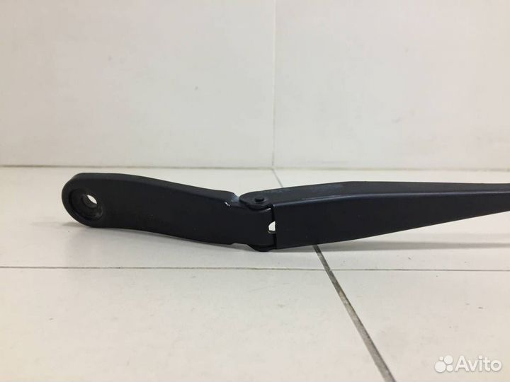 Поводок стеклоочистителя передний правый Ford Mond