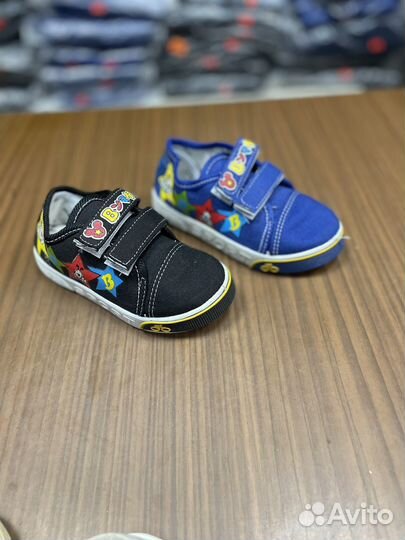 Сандали и тапочки новые