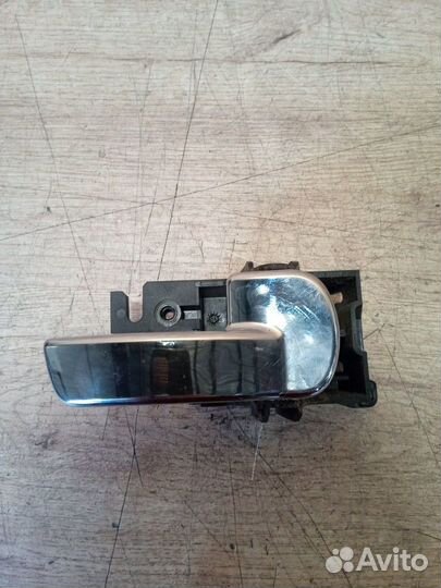 Ручка внутренняя задней двери Nissan Navara D40