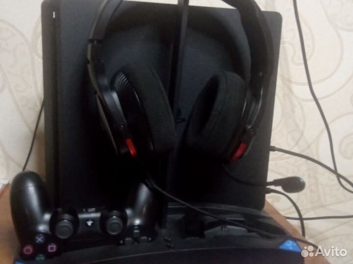 Sony playstation 4 slim+ игры + подставка джостик