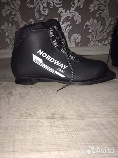 Лыжные ботинки