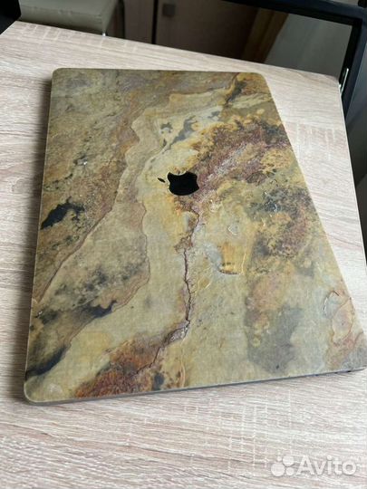 Macbook Pro 15 2016 i7 16gb Touch bar Retina