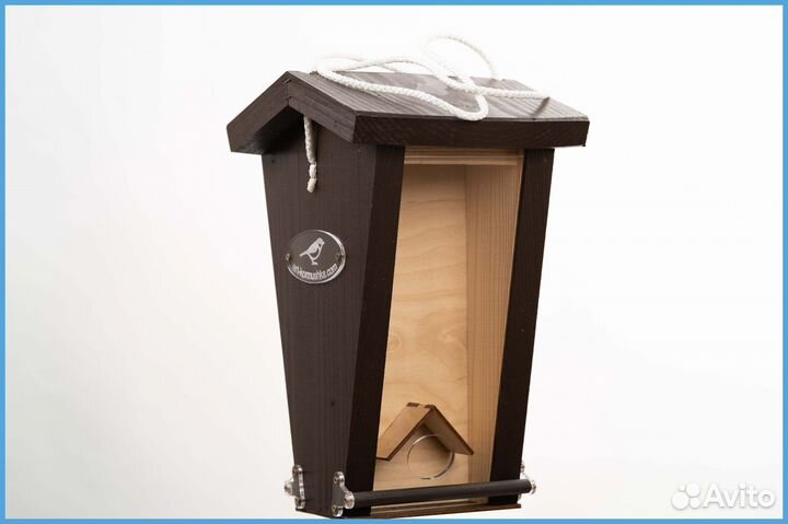 Деревянная кормушка для птиц с дозатором