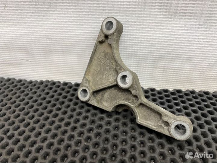 Кронштейн гур Mercedes-Benz Ml-Class W163 112.942