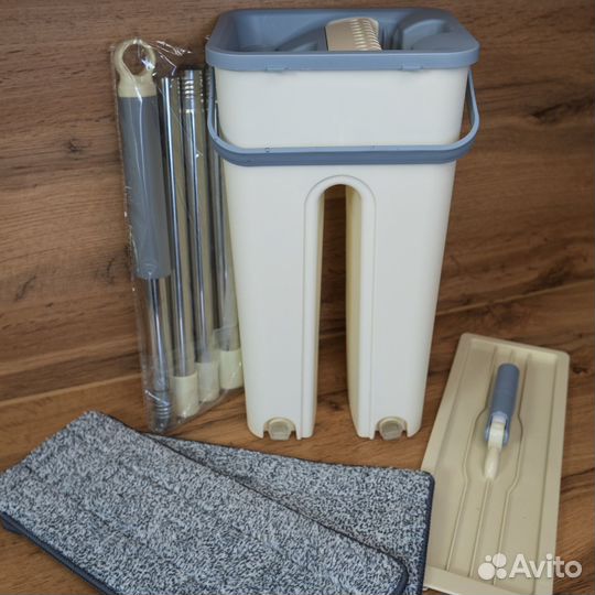 Швабра и ведро с отжимом для мытья полов