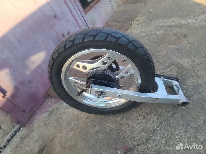 Заднее колесо Honda VT250Z(F) в сборе с маятником