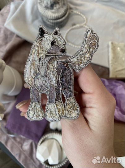 Брошь ручной работы из бисера