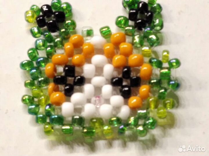 Котик в шляпе лягушки из бисера