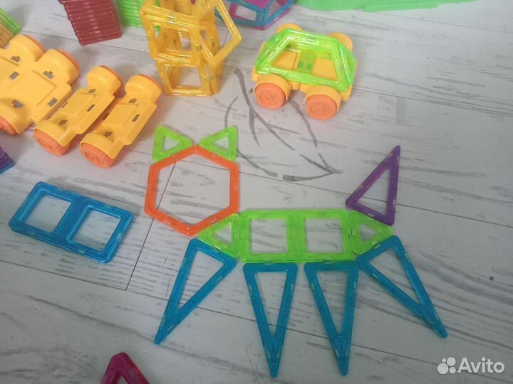 Конструктор магнитный, более 150 детале