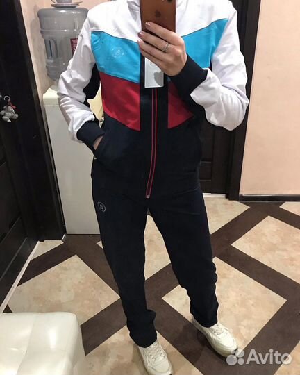 Спортивный костюм женский