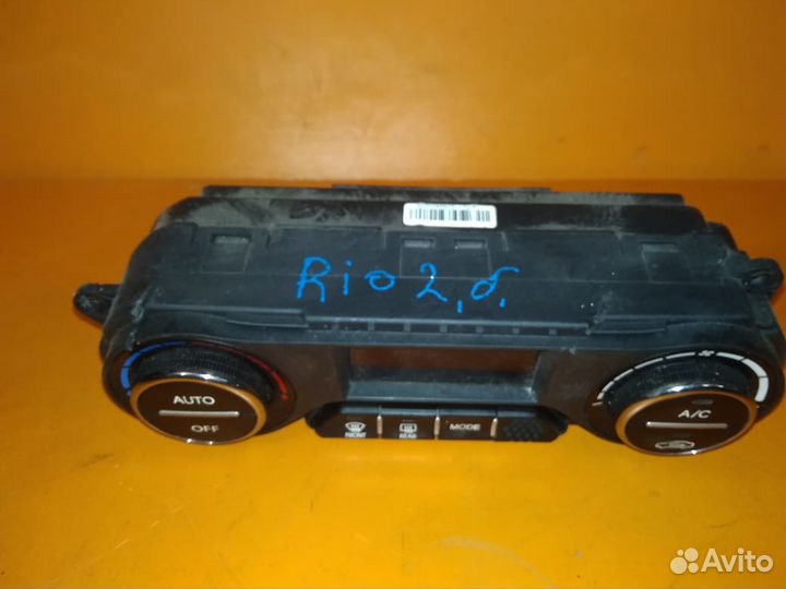 Блок управления климатом на Kia Rio