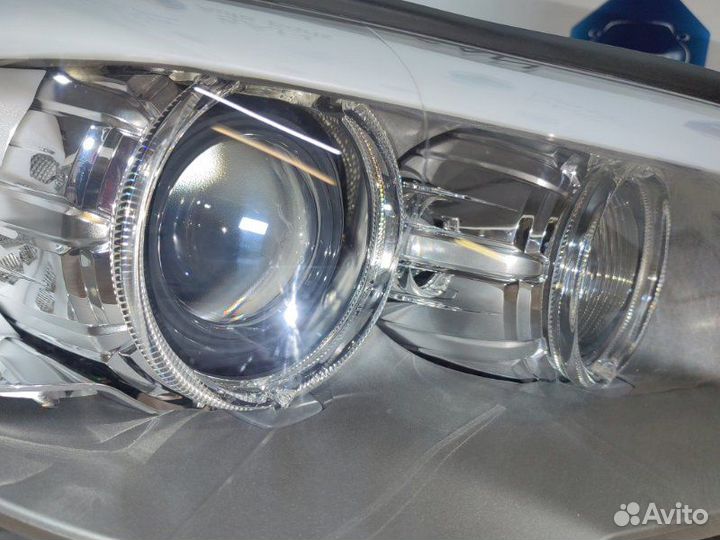Фара биксеноновая адаптивная передняя правая Bmw 5