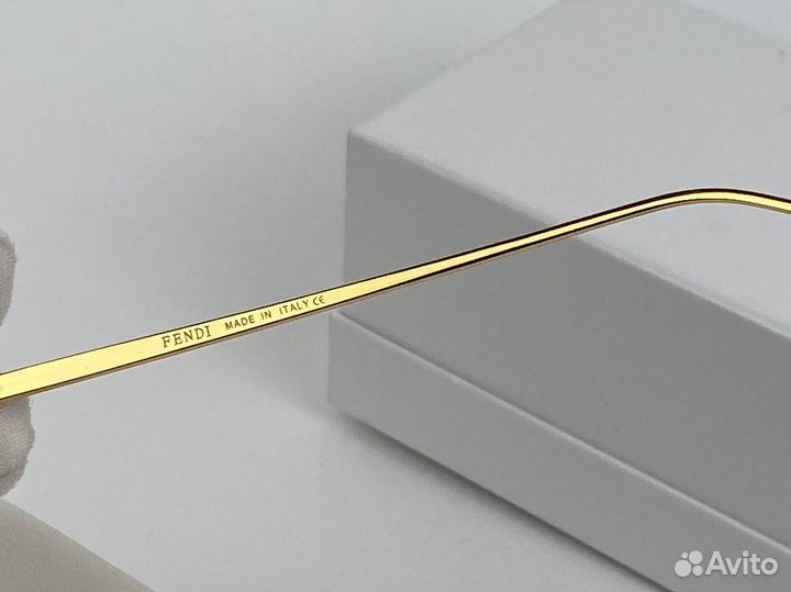 Солнцезащитные очки Fendi