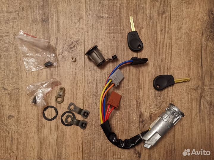 Замок зажигания Peugeot 406 d345-003новый