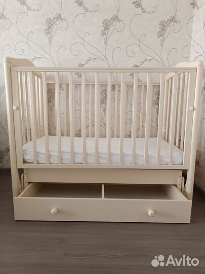 Детская кровать с маятником Гандылян