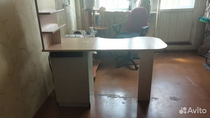 Маникюрный стол складной