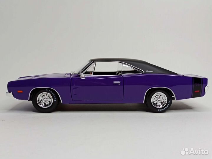 Dodge Charger R/T 1969 Plum Crazy 1:18 Maisto