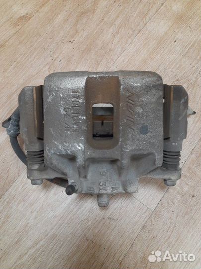 Суппорт тормозной передний правый Honda Accord 8