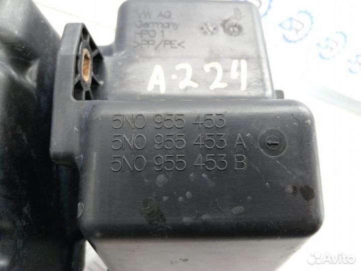 Бачок омывателя лобового стекла Volkswagen Tiguan