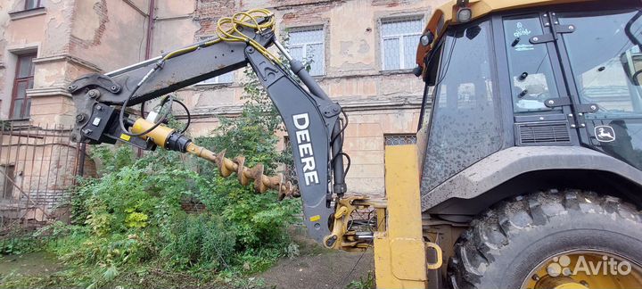 Услуги экскаватора-погрузчика John Deer