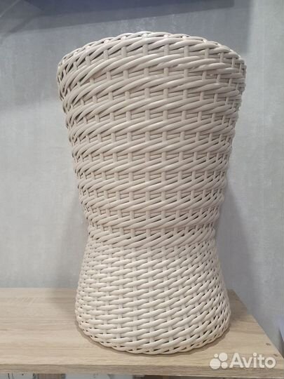 Ведро пластиковые, кашпо из ротанга