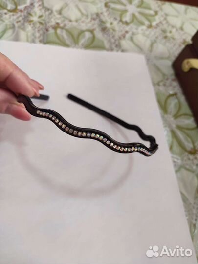 Ободок для волос со стразами