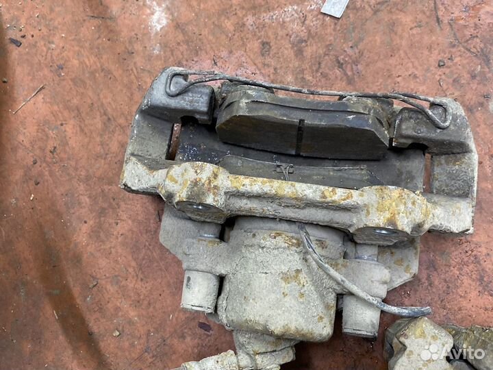 Шкода Рапид передние суппорта в сборе