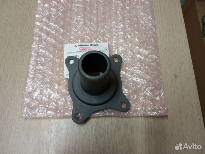 Направляющяя выжимного подшипника lancer 9