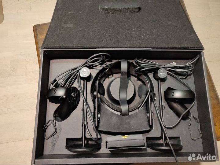 Комплект Шлем Oculus CV1 + Контроллер Oculus Touch