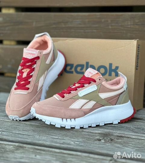 Кроссовки женские Reebok розовые