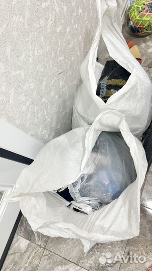 Кож.куртка и 2 мешка одежды для мальчика