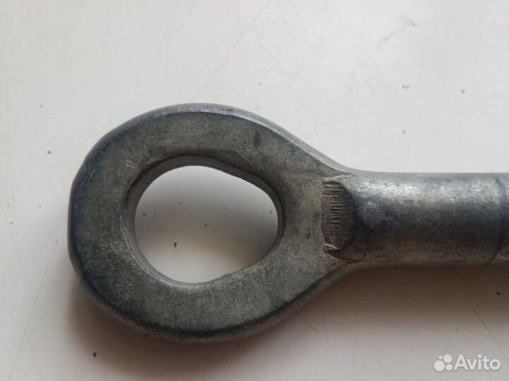 Буксировочный крюк