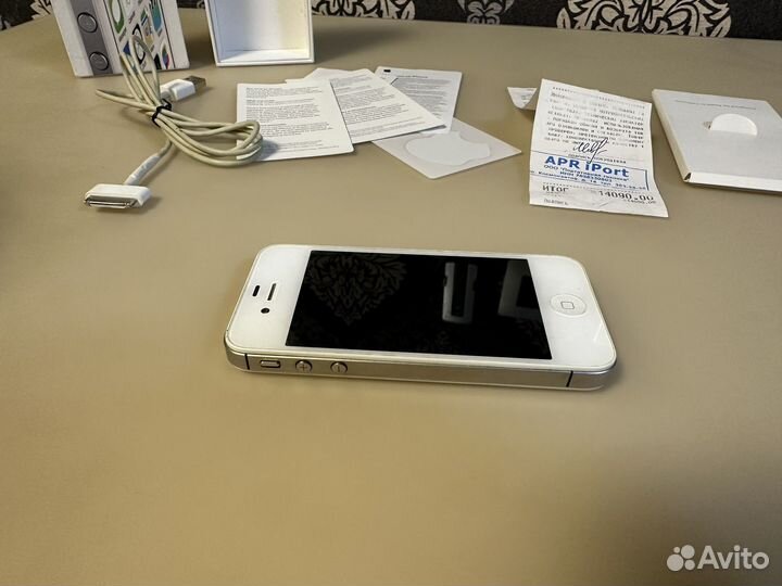 iPhone 4S, 8 ГБ