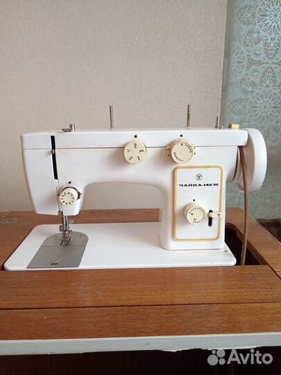 Швейная машинка Чайка 142м