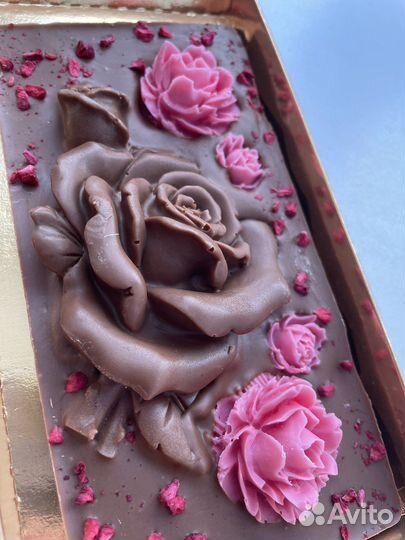 Шоколадные конфеты и букеты в подарок