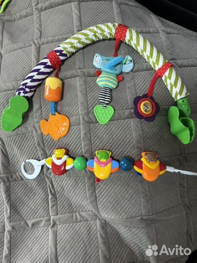 Дуга с игрушками