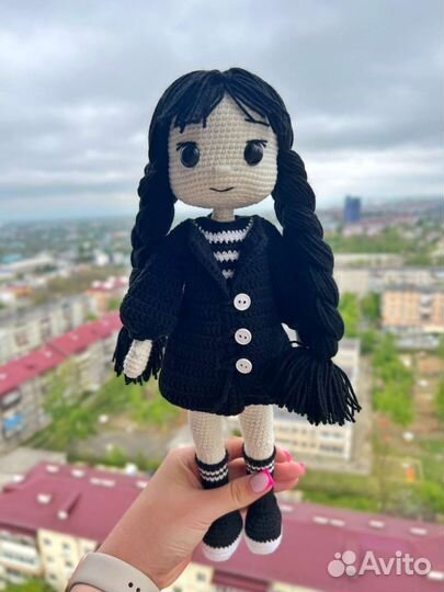 Кукла Уэнсдей вязаная
