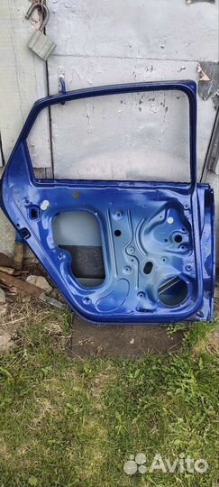 Задняя левая дверь vw polo