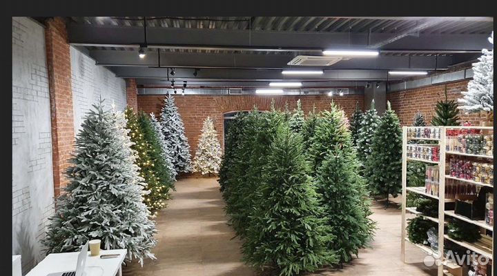 Искусственная ёлка заснеженная с подарком