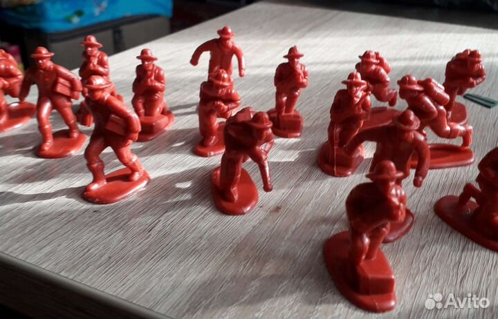 Игрушки Солдатики пожарники