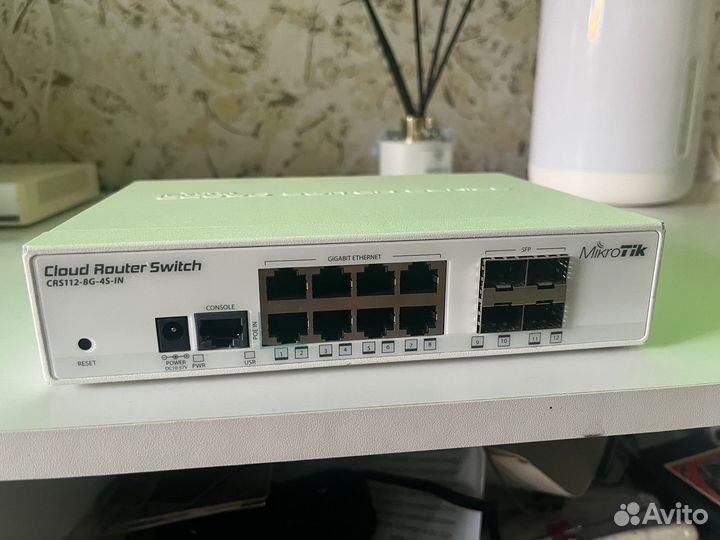 Коммутатор MikroTik Switch CRS112-8G-4S-IN