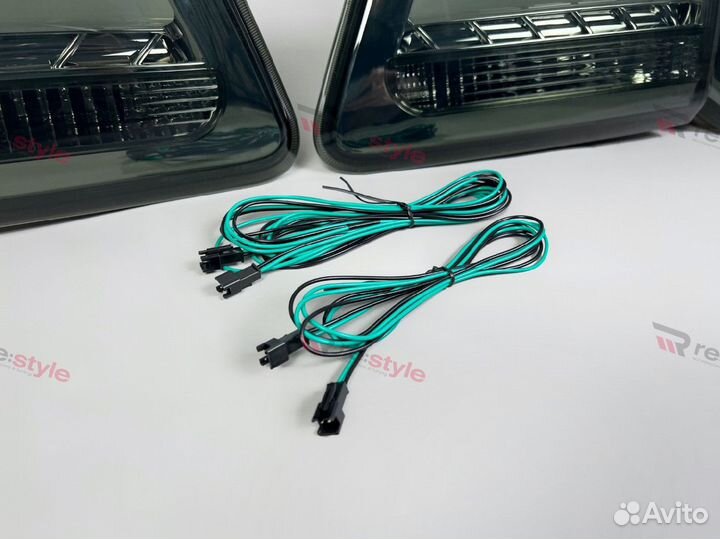 Стопы Toyota Fortuner 11-15г Дымчатые Vland N2430