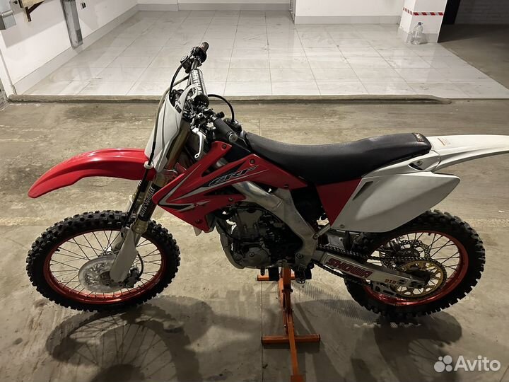 Кроссовый мотоликл Honda CRF 250R