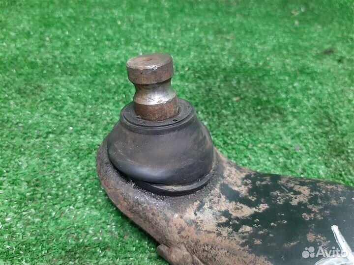 Рычаг передний правый нижний Mitsubishi Grandis 2