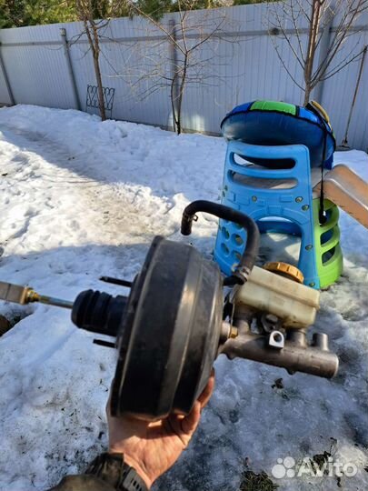 Главный тормозной цилиндр Subaru Impreza