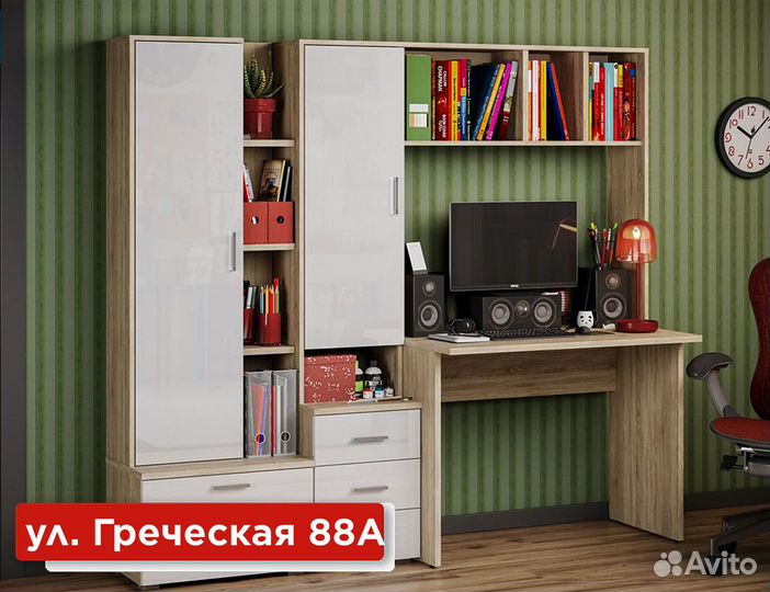 Компьютерный стол и шкаф