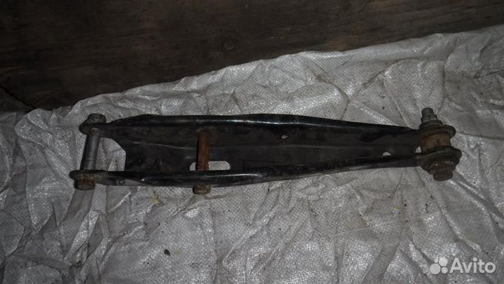 Рычаг задний поперечный правый Lexus IS 200/220/2