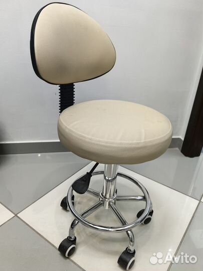 Стулья для мастера маникюра